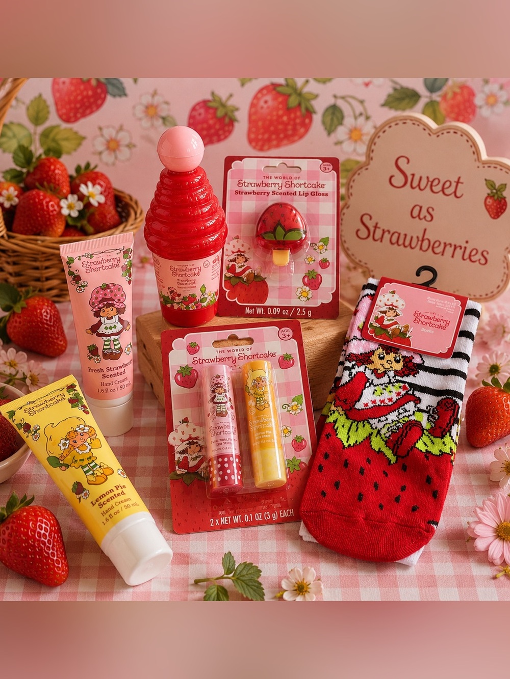 Strawberry Shortcake Beauty & Sock Gift Bundle NEW Retro Y2K 7-Piece Set 🍓
